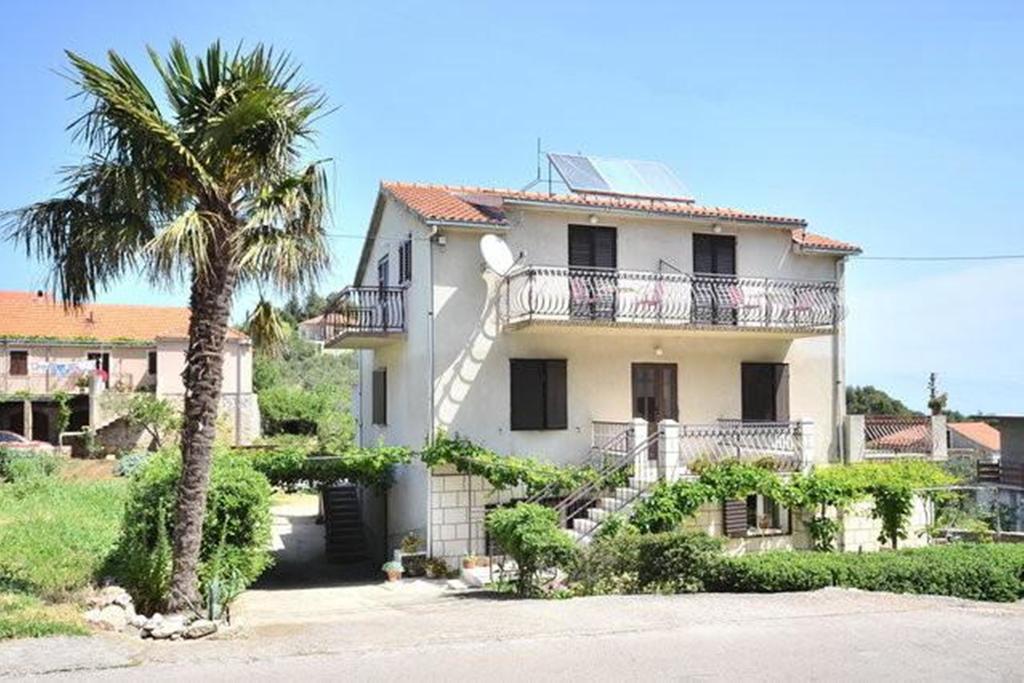 Apartments Vrisnik Jelsa  Exterior foto